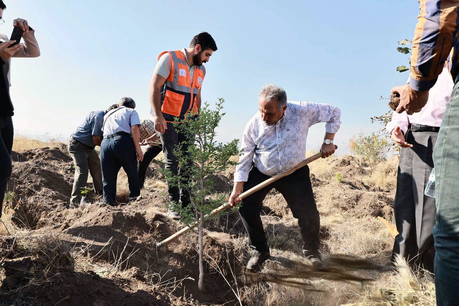 “Diktiginiz fidanlar dünyaya iyilik olarak yansıyacak” -