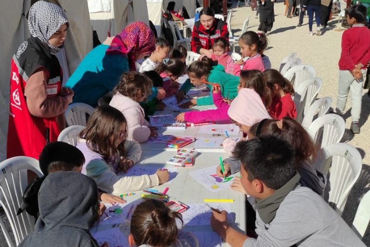 Diyabetli çocuklara sensörlü glikoz ölçüm cihazı -