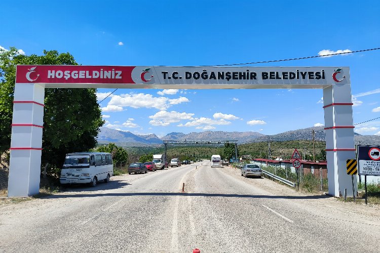 Doğanşehir'in giriş takı yenilendi -