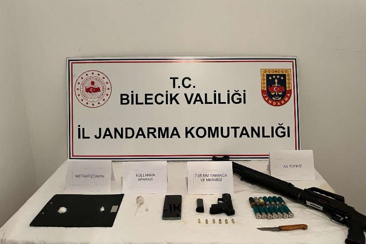 Dur ihtarına uymayan araçta uyuşturucu madde ele geçirildi -