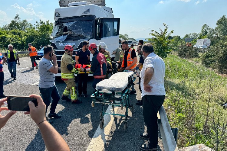 Düzce Anadolu Otoyolu'nda trafik kazası: 5 yaralı -