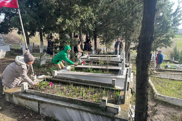 Edirne'de 25.ölüm yıldönümlerinde unutulmadılar -