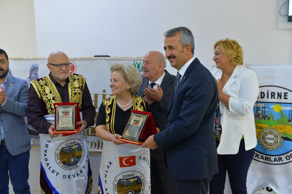 Edirne'de ahiler 'şed' kuşandı! -