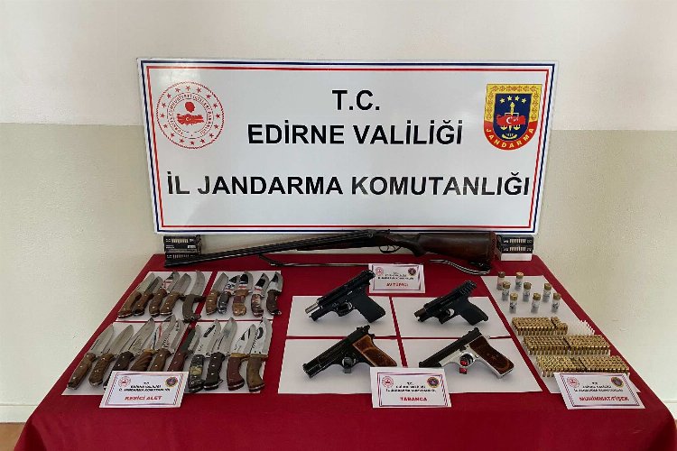 Edirne'de kaçak silah ve bıçak operasyonu -