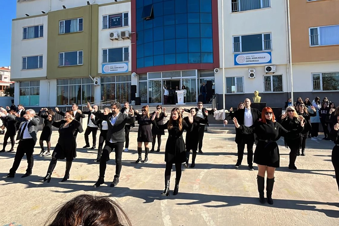 Edirne Keşan'da özel öğretmenler Zeybek oynadı -