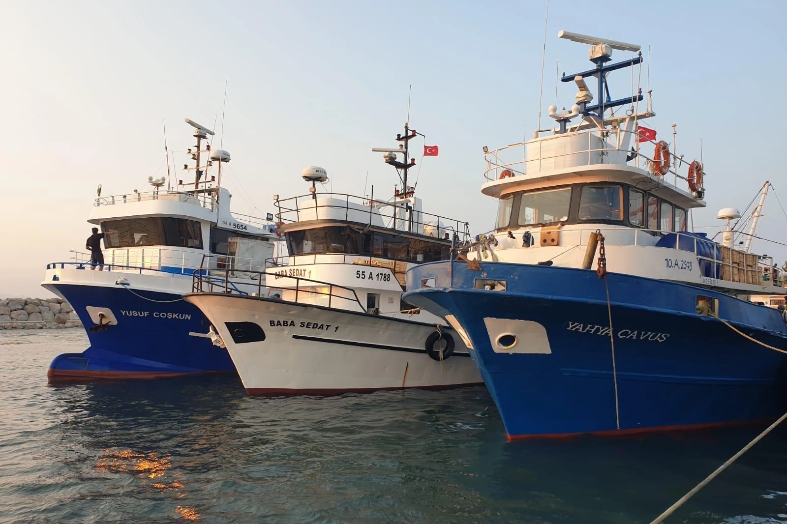 Ege’de avlanan balıkçı gemilerinin denetimleri İzmir’de yapıldı -
