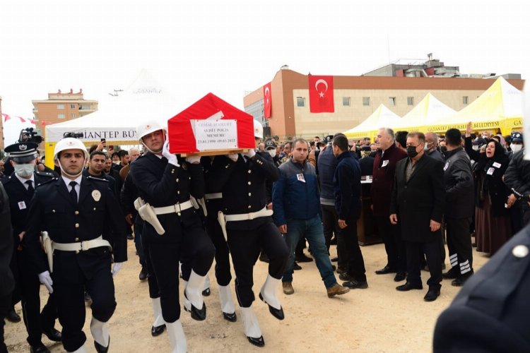 Şehit polis memuru Gaziantep'te defnedildi -