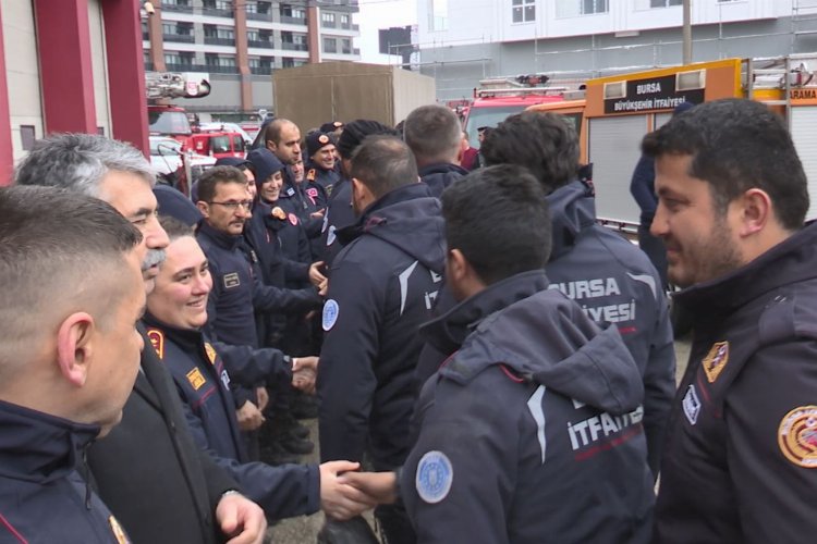 Enkazdaki canlara nefes olan kahramanlardan 48'i daha Bursa'ya döndü -