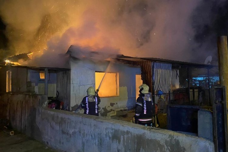 Evi yanan aileye belediye sahip çıktı -