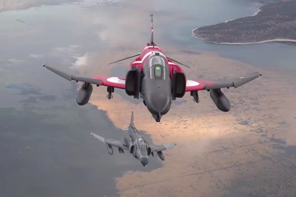 F4-E Phantom savaş uçağı 50. yıla özel havalandı -