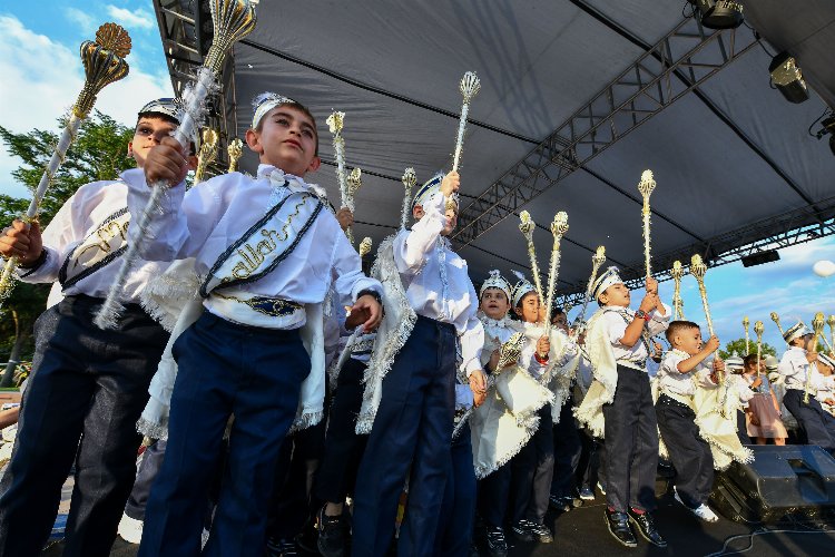 Festival gibi sünnet şöleni -