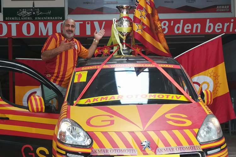 Galatasaray şampiyon oldu, arabasını sarı kırmızıya boyadı -