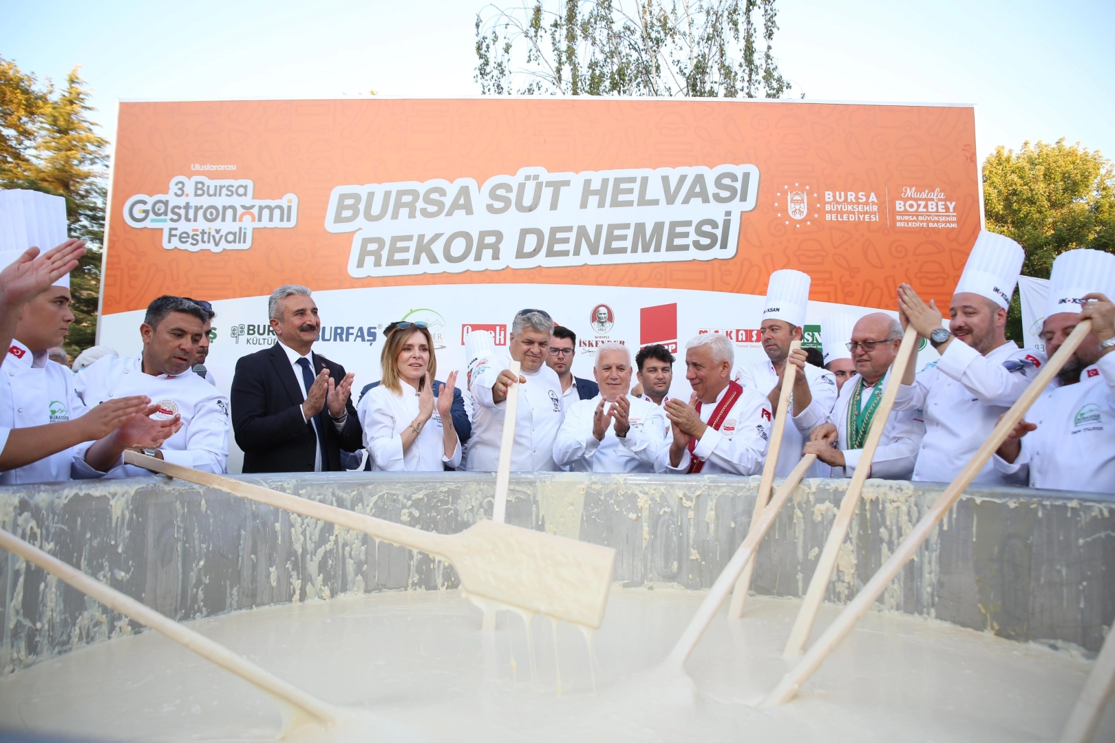 Gastronomi Festivali’nde ‘Bursa süt helvası’ rekor denemesi -