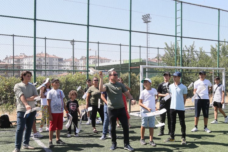 Gazi şehirli gençlere temel havacılık eğitimi -