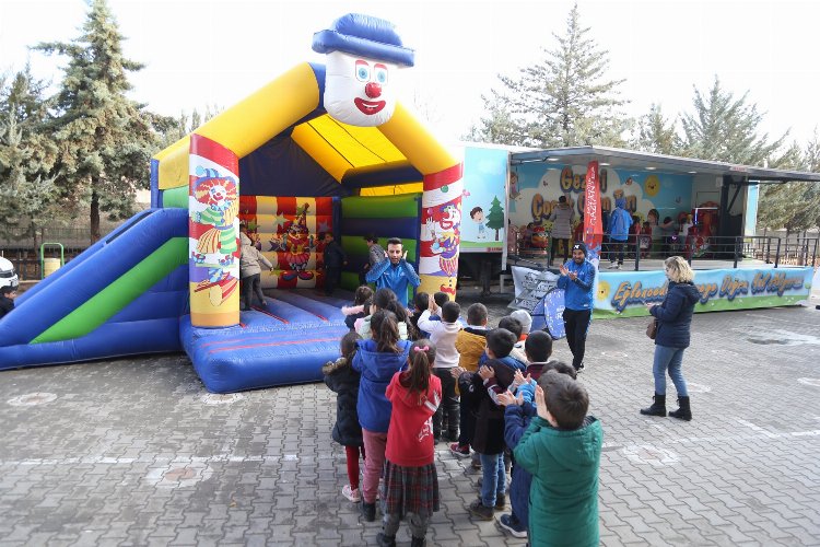 Gaziantep'te çocuklara 'tır dolusu mutluluk' -