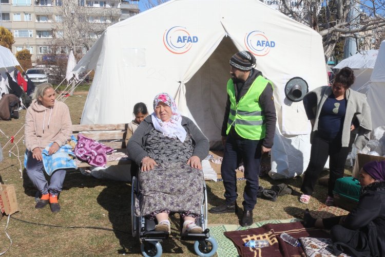 Gaziantep'ten engelli depremzedelere medikal destek -