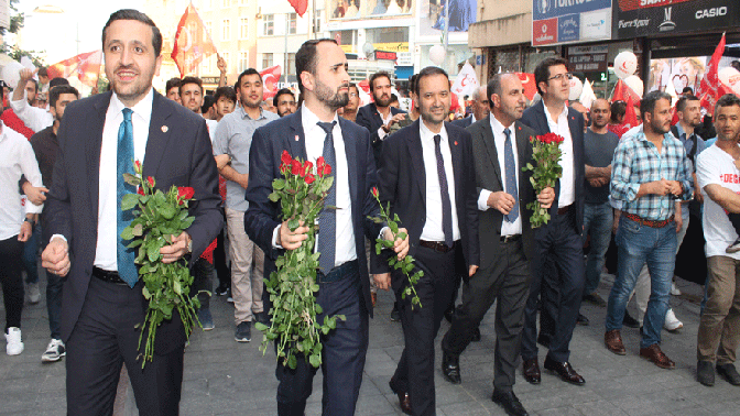 “GEBZE’DE TEMEL BAŞKAN SLOGANLARI”