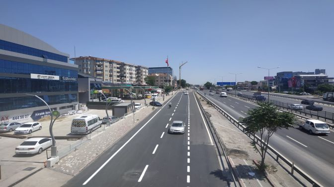 Gebze İstanbul Caddesinde yol çizgileri çizildi