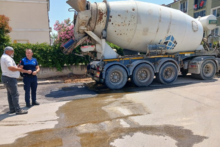 Gemlik'te atık betonu sokağa dökenlere ceza! -