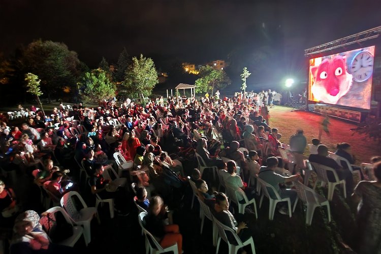 Gölcük'te açık hava sineması ilgisi -