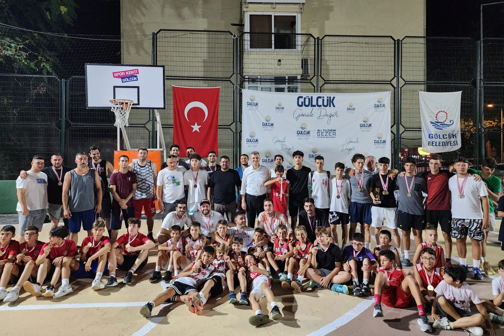 Gölcük'te sokak basketboluna yoğun ilgi -