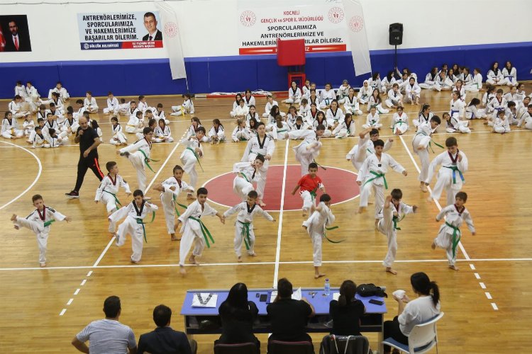 Gölcük'te taekwondo sporcuları kuşak atladı -