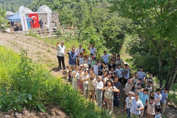 Gölcük'te tarihi hamama ziyaretçi akını -