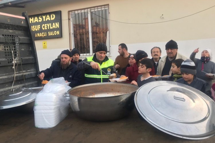 Gölcük'ten deprem bölgelerine 41 tır yardım -