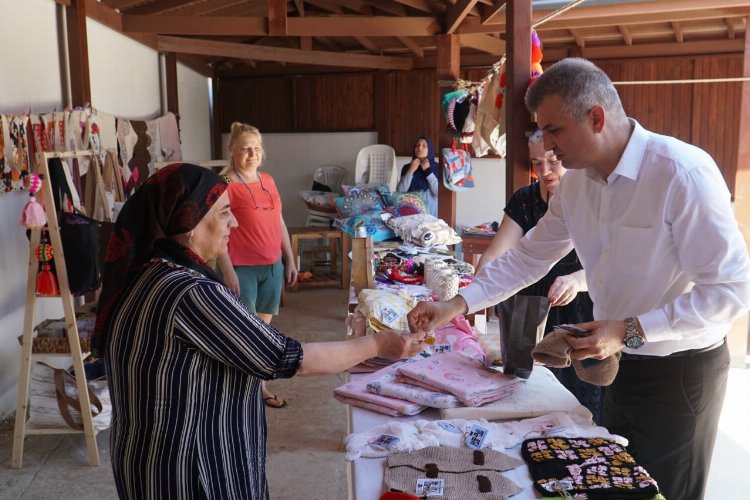 Gölcüklü kadınlardan el emeği pazarı -