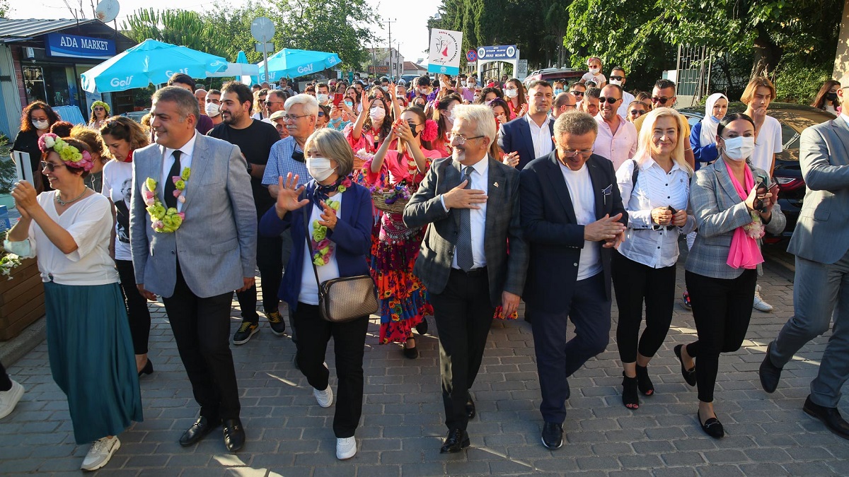 Gölyazı çiçeklerle süslendi