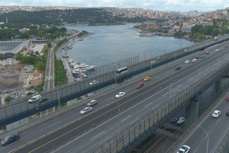 Haliç Köprüsü metrobüs yolu yenilendi -