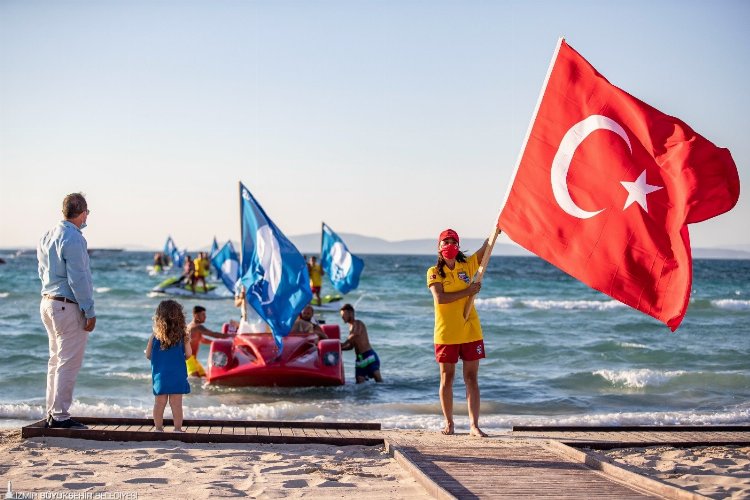 Halk plajlarında mavi bayrak dalgalanıyor -