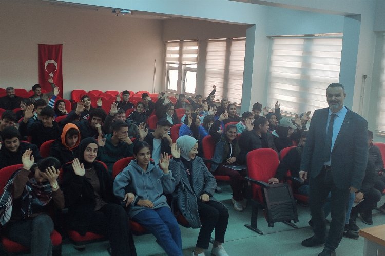 Hasankeyf’te 'başarıda arkadaş seçimi' konferansı -