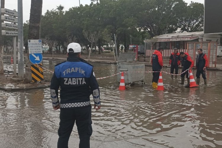 Hatay'da AKOM ekipleri gece boyu yardıma koştu -