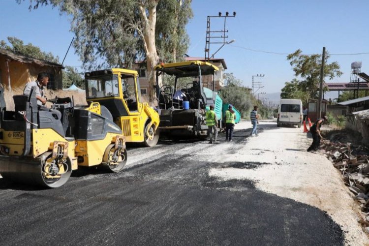 Hatay'da okul yolları asfaltlanıyor -