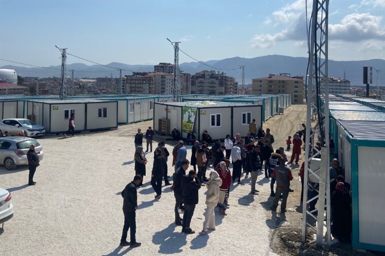 Hatay Defne'de Kocaeli Konteynerlerine taşınma başladı -