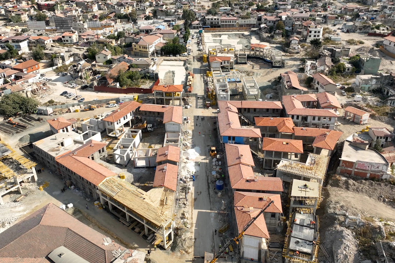 Hatay'ın kalbi ayağa kaldırılıyor! Tarihi Uzun Çarşı'da depremin izleri siliniyor -