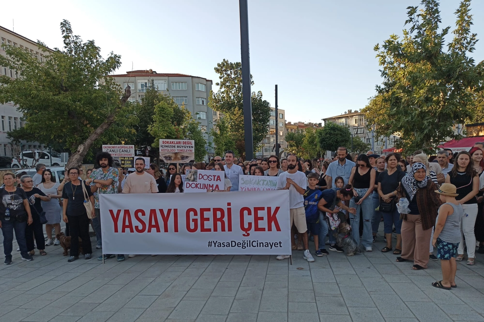 Hayvanseverler Keşan’dan seslendi: “Yasayı Veto Et” -