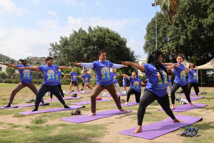 Hindistan Başkonsolosu Bodrum'da yoga yaptı -