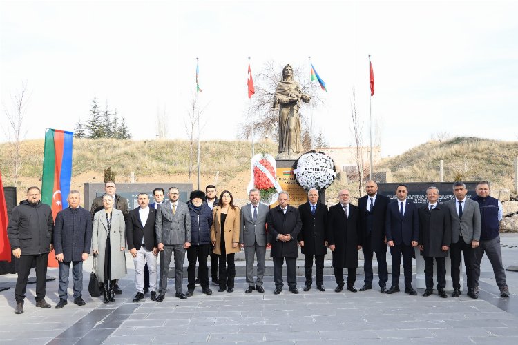 Hocalı şehitleri, yeni yapılan Azerbaycan Parkında anıldı -