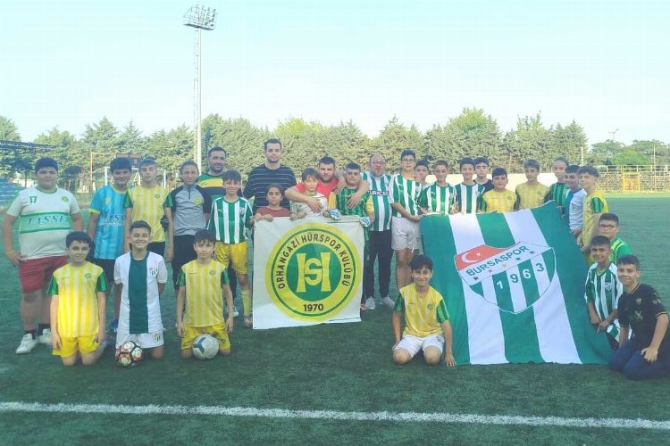 Hürspor’un miniklerinden Bursaspor’a destek -