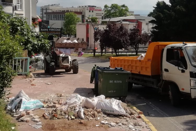 İki günde 2 bin tondan fazla çöp toplandı -