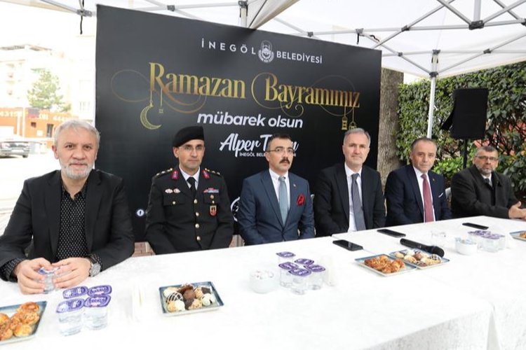 İnegöl'de bayram sevinci -