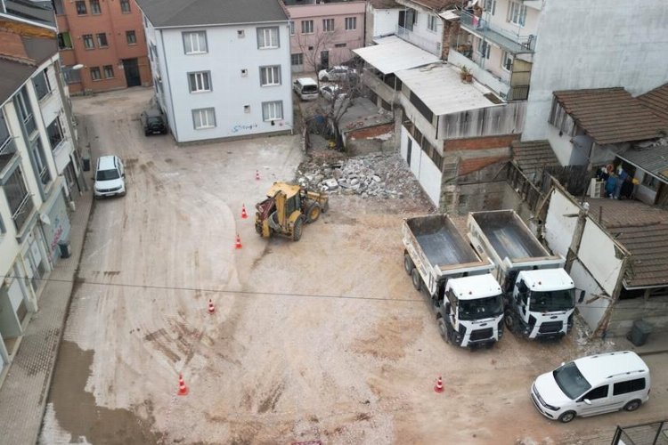 İnegöl'de kamulaştırılan binalar otopark oluyor -