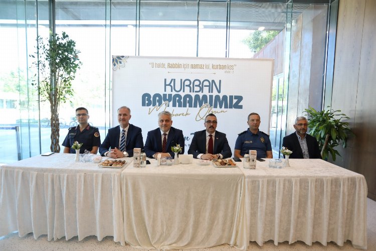 İnegöl'de vatandaşlar ve protokol bayramlaşma programında buluştu -