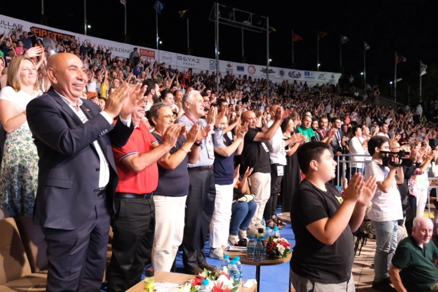 Işın Karaca festivalin finaline damga vurdu -