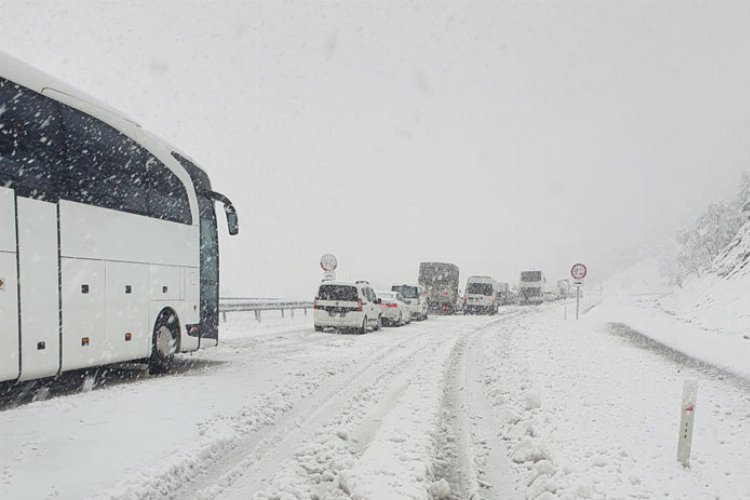 Isparta-Antalya yolu trafiğe kapandı! -