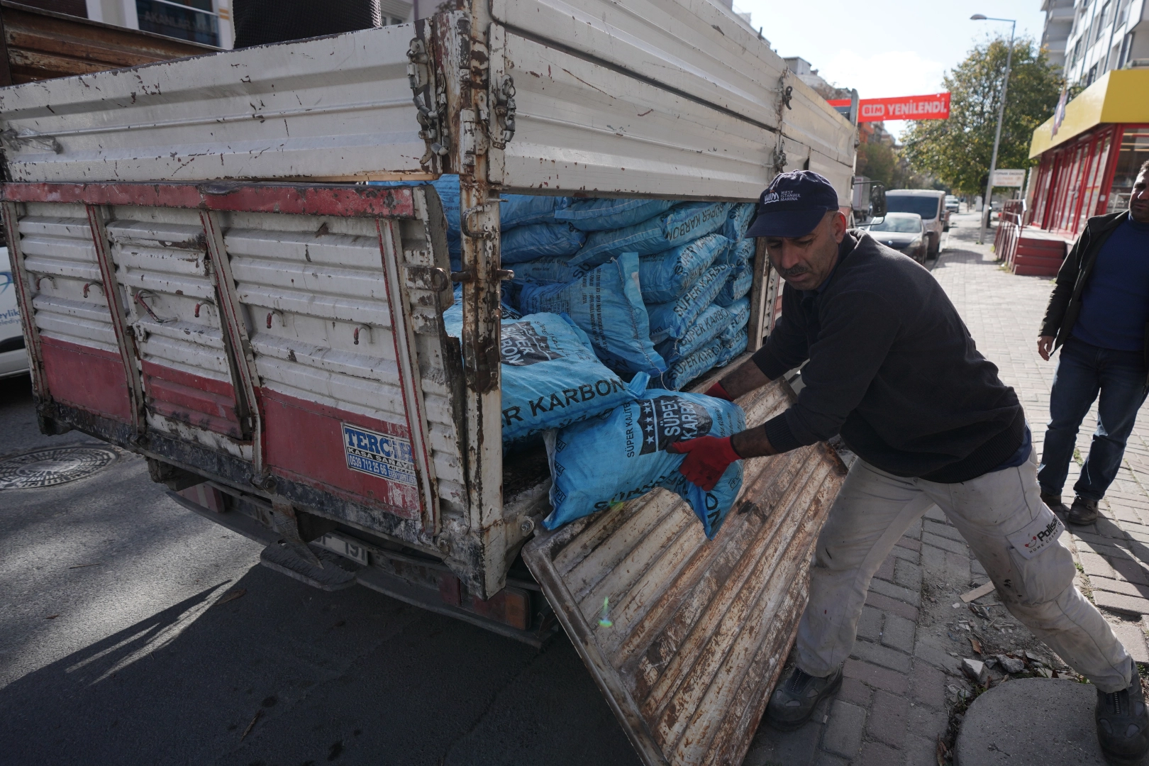 İstanbul Beylikdüzü Belediyesi’nden yakacak yardımı -