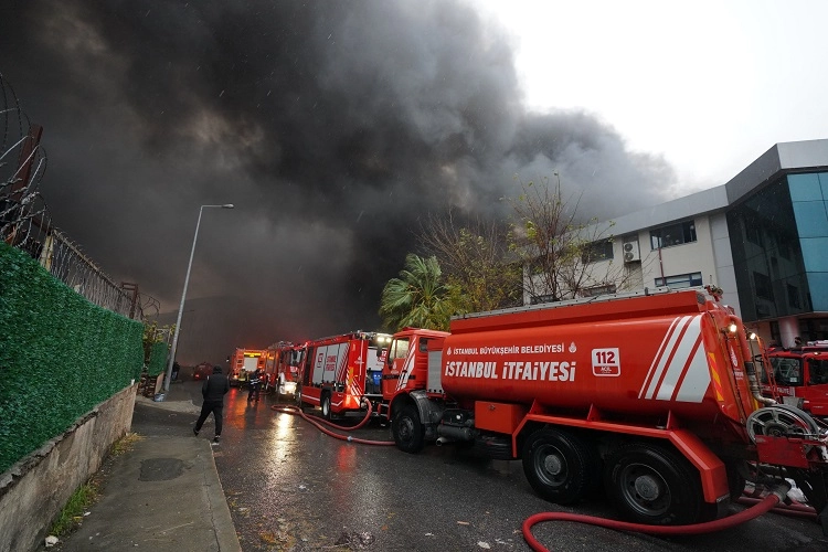 İstanbul Beylikdüzü'nde fabrika yangını -