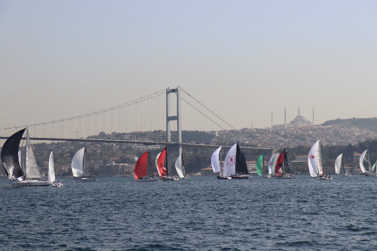 İstanbul Boğazı'nı yelkenler bastı -